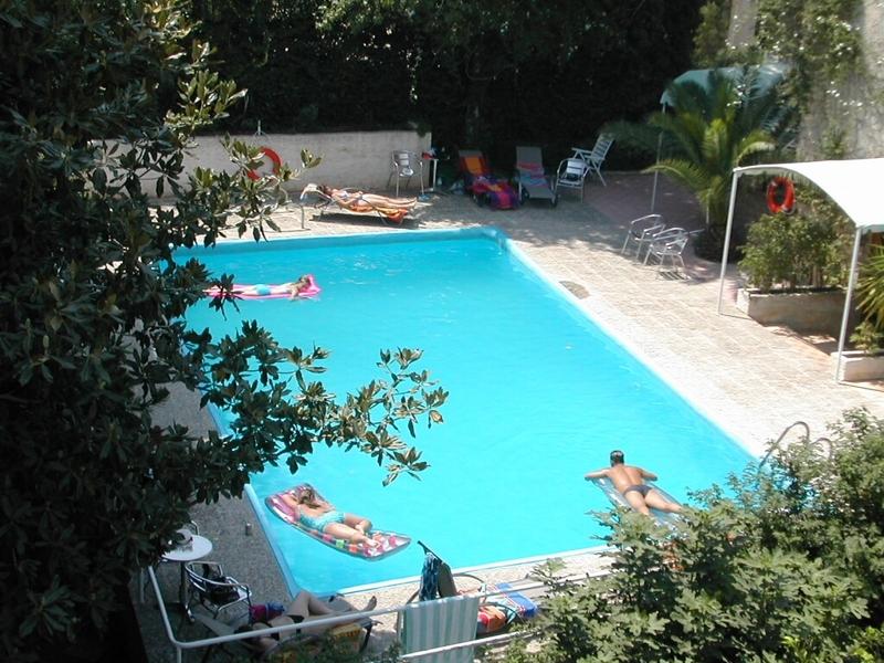 Stefanakis Hotel & Apartments Varkiza ภายนอก รูปภาพ